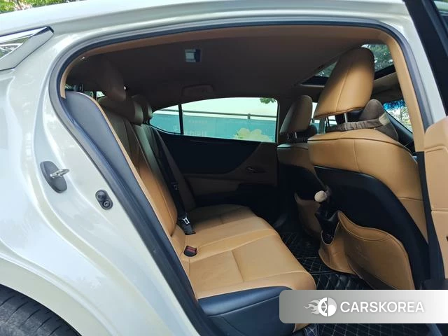 Lexus ES id 4278043 из Китая 18