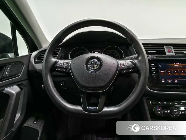 Volkswagen Tiguan L id 4208370 из Китая 17