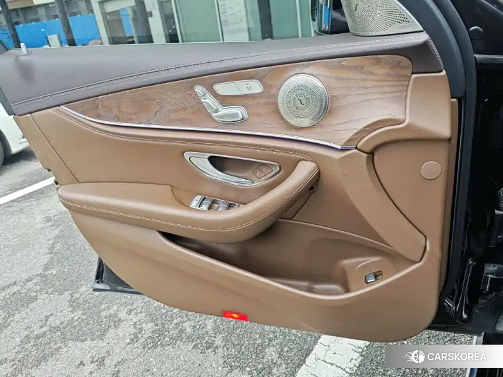 Mercedes-Benz E-Class id 4669374 из Китая 17