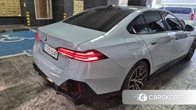 BMW 5 Series (G60) id 3837868 из Кореи 17