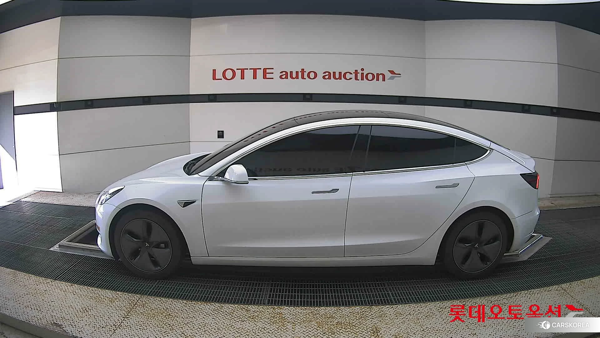 Tesla Model 3 Standard Range Plus RWD id 4679263 из Кореи 34