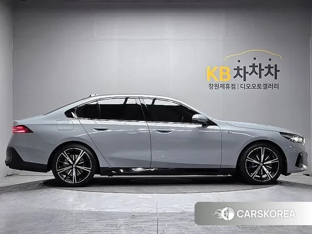 BMW 5 Series (G60) id 3570569 из Кореи 17