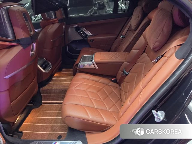 BMW 7 Series (G70) id 4017445 из Кореи 17