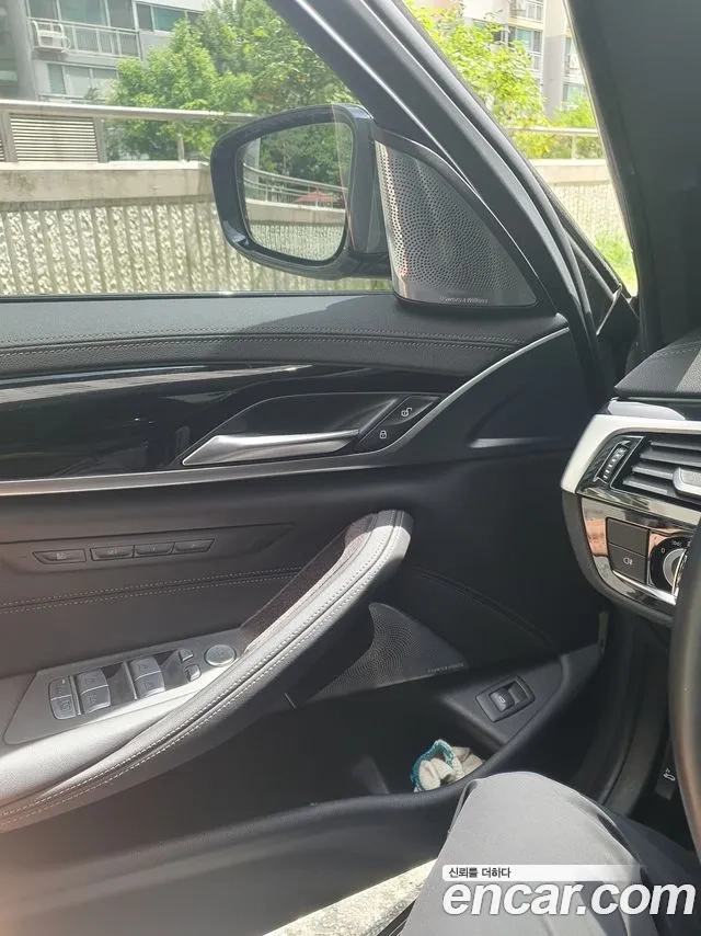 BMW 5 Series (G30) id 2859566 из Кореи 7