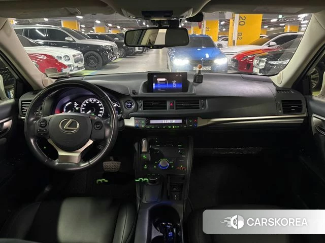 Lexus CT200h id 3905972 из Кореи 17