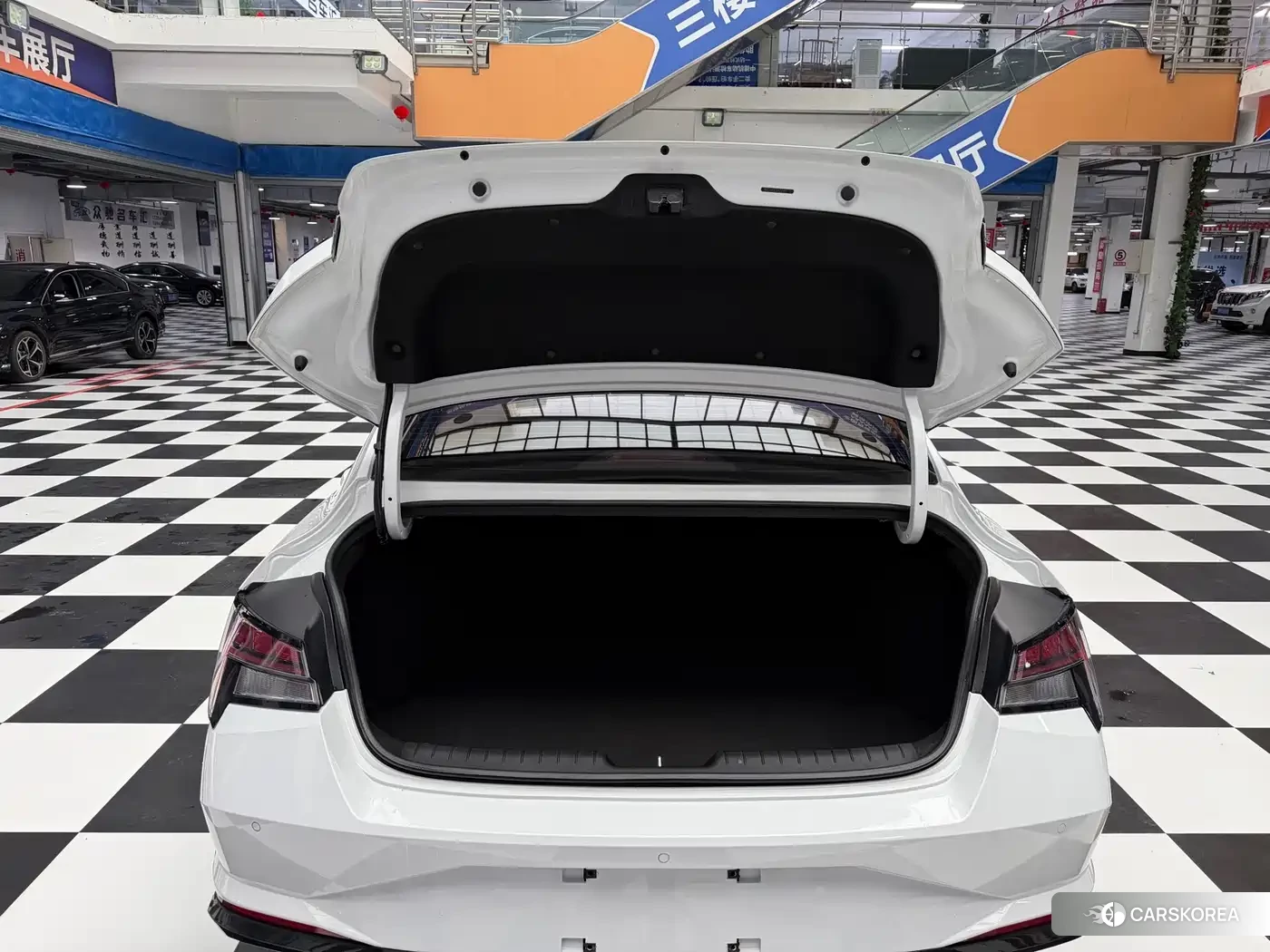 Hyundai Elantra id 4554095 из Китая 15