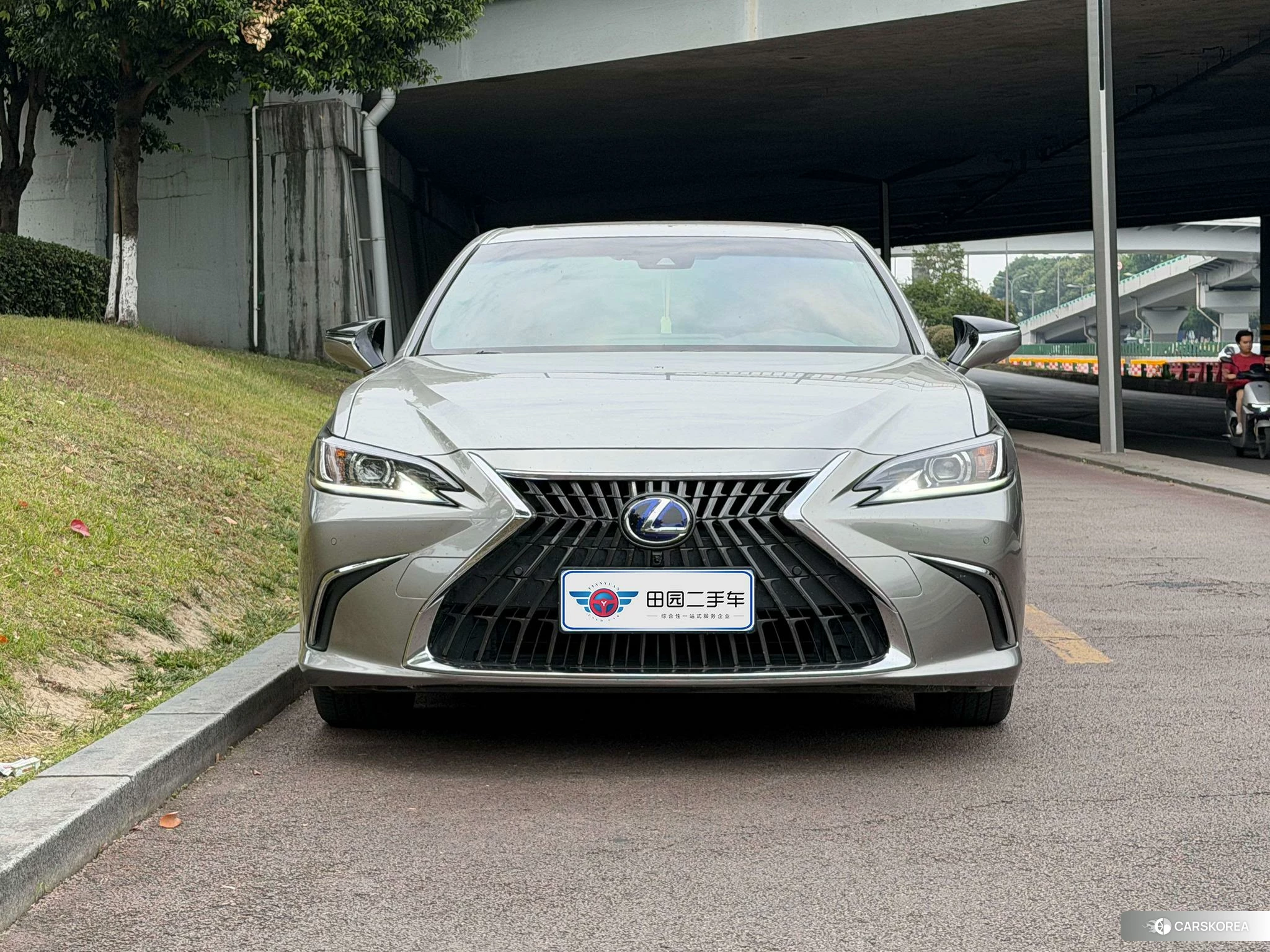 Lexus ES id 4455834 из Китая 10