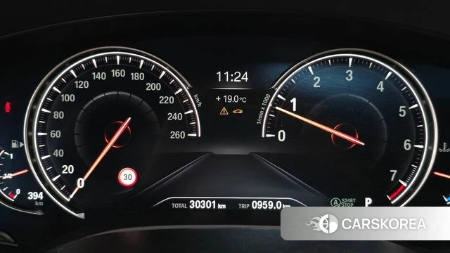 BMW 5 Series (G30) id 4339826 из Кореи 32