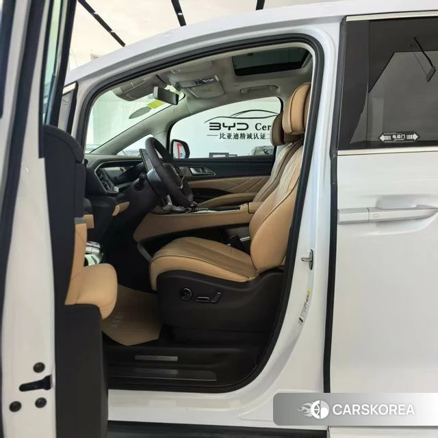 Denza D9 EV id 3927120 из Китая 10