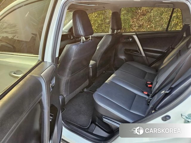 Toyota RAV4 id 3853653 из Кореи 14