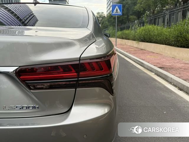 Lexus LS id 4359605 из Китая 17