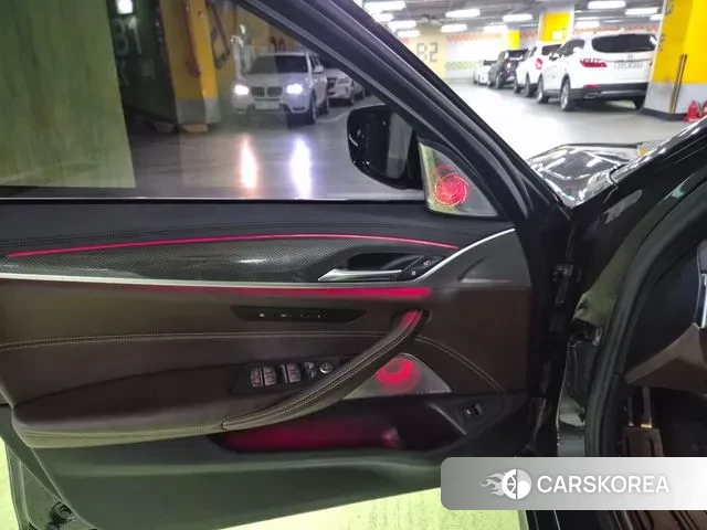 BMW 5 Series (G30) id 3676959 из Кореи 17