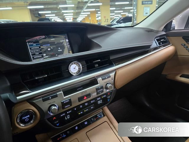 Lexus New ES300h id 3814384 из Кореи 17