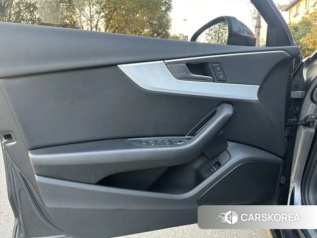 Audi A4L id 4213754 из Китая 16