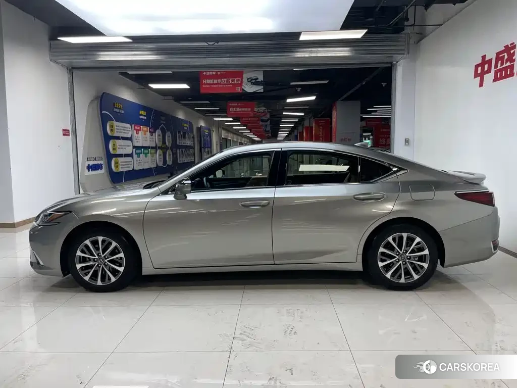 Lexus ES id 4629602 из Китая 22