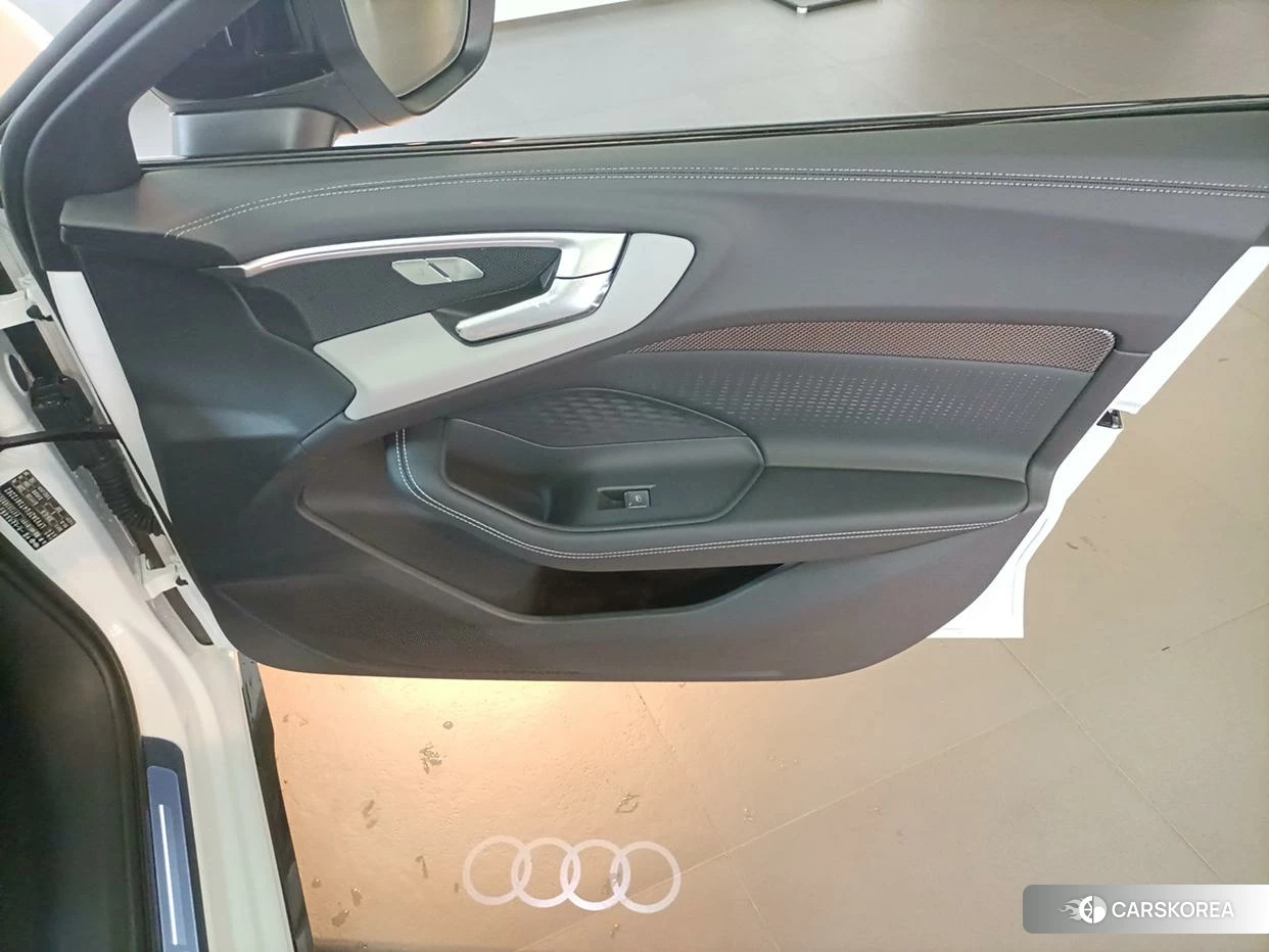 Audi A5L id 4440873 из Китая 13