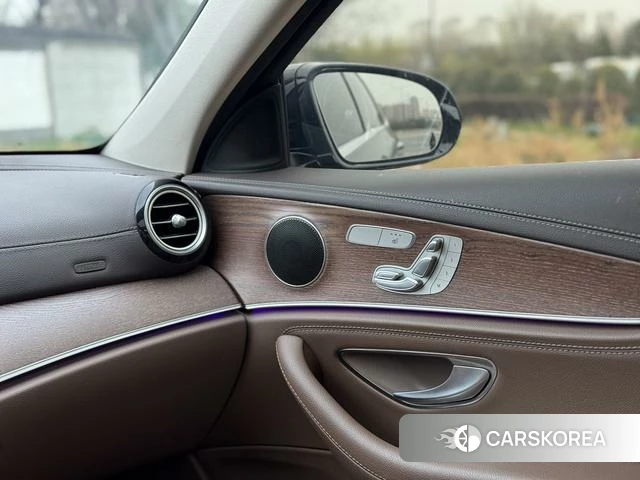 Mercedes-Benz E-class id 4259893 из Китая 17