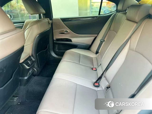 Lexus ES id 4259795 из Китая 9