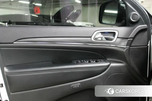 Jeep Grand Cherokee id 3955469 из Кореи 17