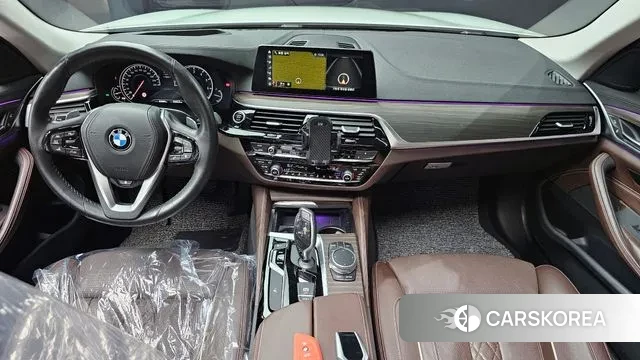 BMW 5 Series (G30) id 3045562 из Кореи 17