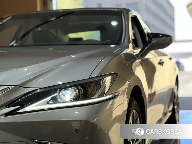 Lexus ES id 4254622 из Китая 16