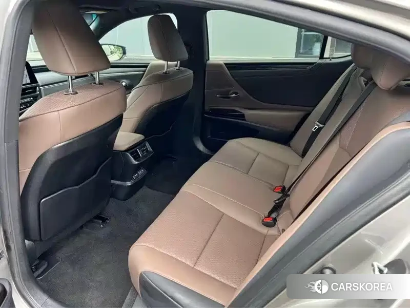 Lexus ES id 4565195 из Китая 8