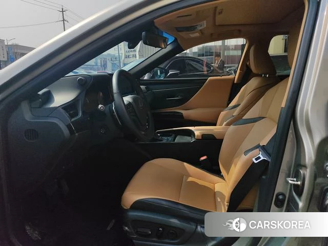 Lexus ES id 3908444 из Китая 14