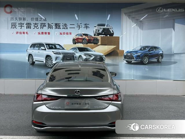 Lexus ES id 4342103 из Китая 17