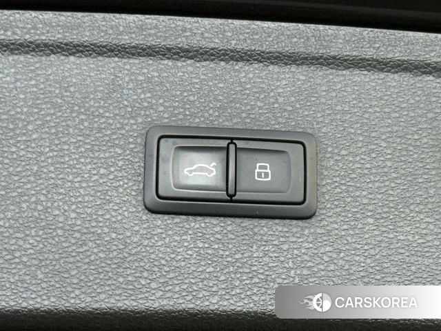 Audi Q5L id 3913603 из Китая 14