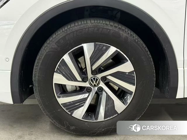 Volkswagen Tiguan L PHEV id 4272061 из Китая 17