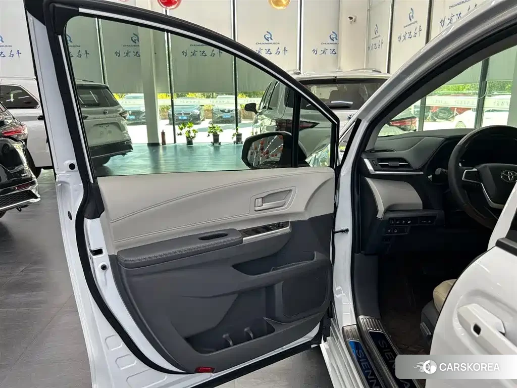Toyota Sienna id 4547242 из Китая 11