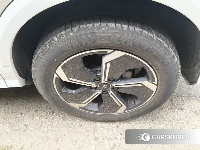 Audi Q2L e-tron id 4387658 из Китая 18