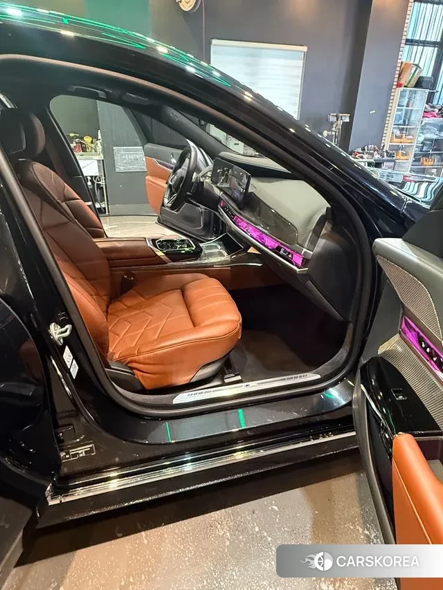 BMW 7 Series (G70) id 3643577 из Кореи 11