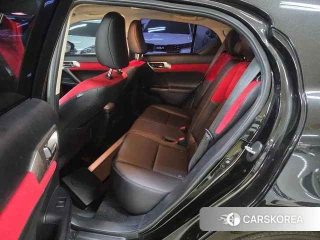 Lexus CT200h id 3469932 из Кореи 17