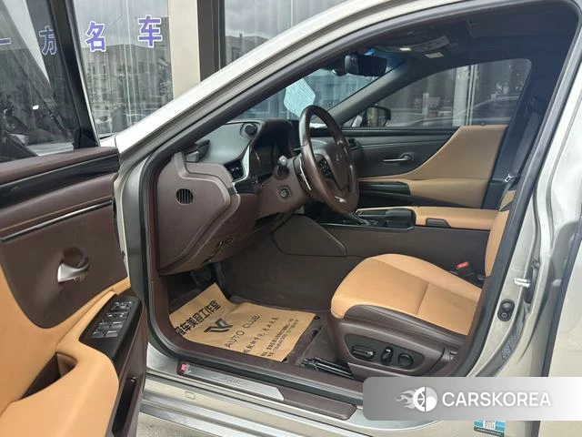 Lexus ES id 4335759 из Китая 9