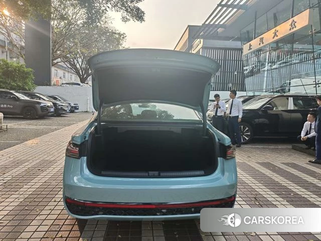 Volkswagen Passat id 4260151 из Китая 10
