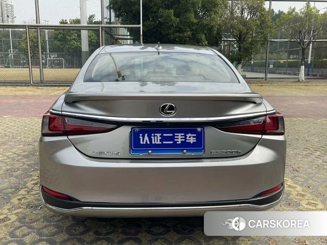 Lexus ES id 4298513 из Китая 9