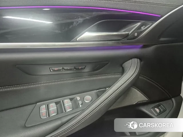 BMW 5 Series (G30) id 3036756 из Кореи 17