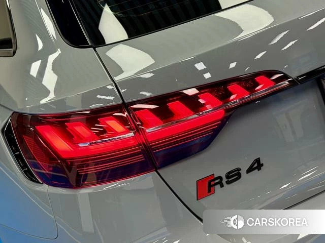 Audi RS 4 id 4278880 из Китая 16