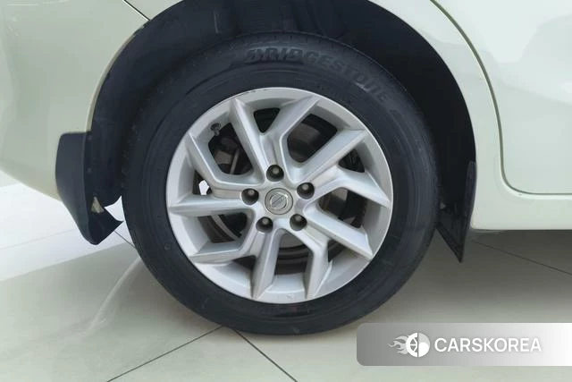 Nissan TIIDA id 3939475 из Китая 14