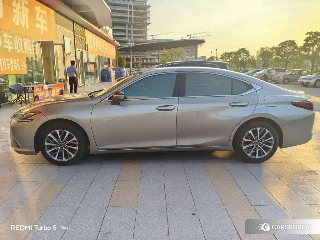 Lexus ES id 4576379 из Китая 7