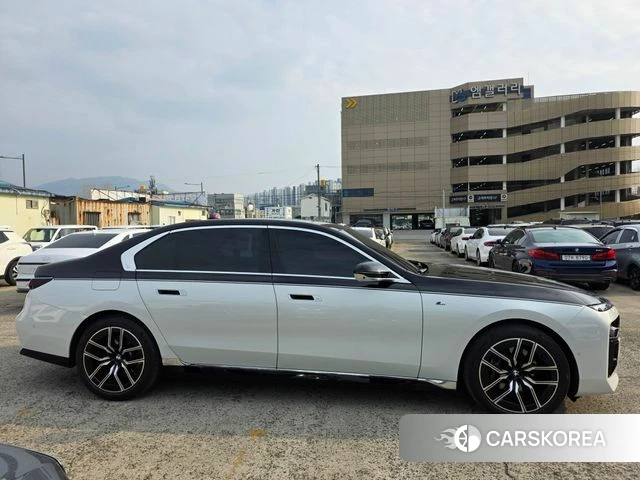 BMW 7 Series (G70) id 3798924 из Кореи 16