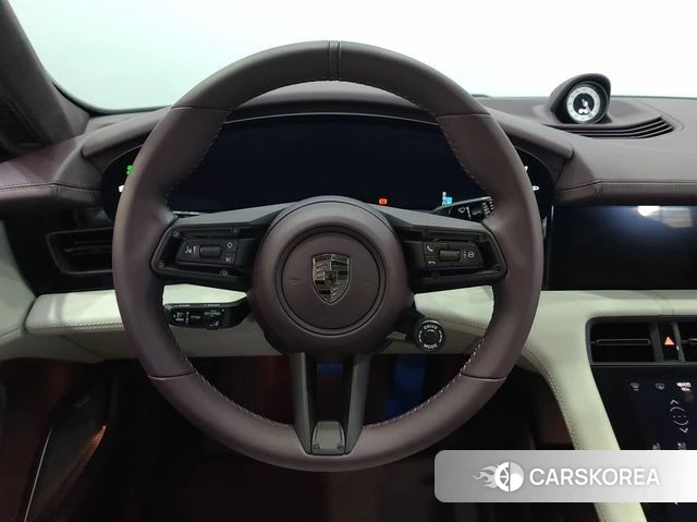 Porsche Taycan id 4333956 из Кореи 17