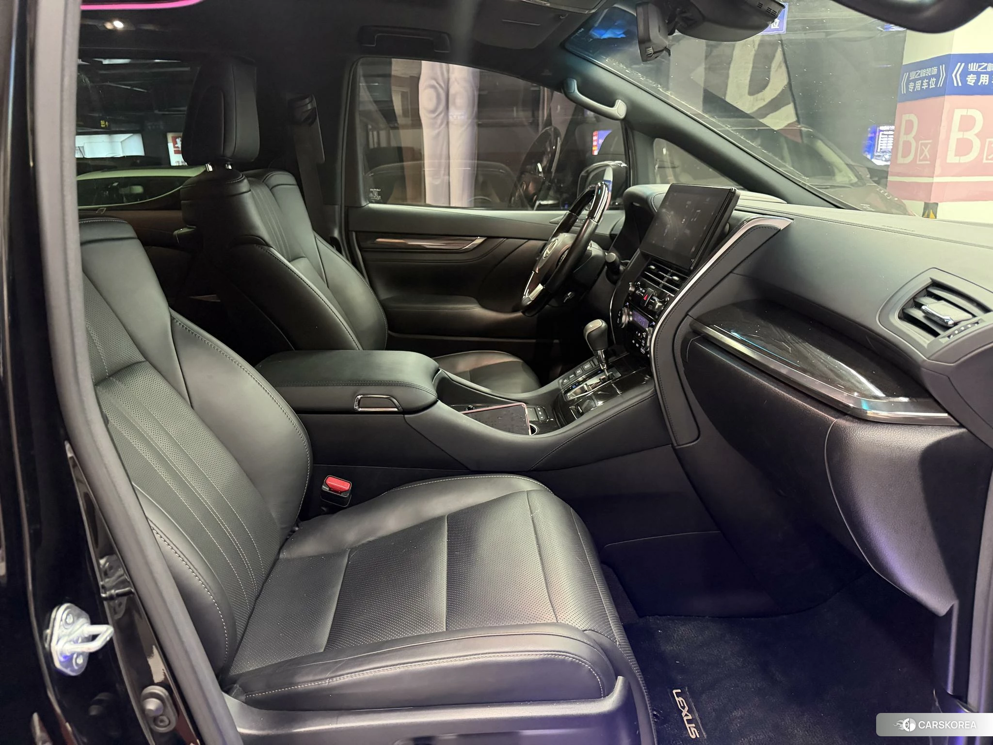 Lexus LM id 4492813 из Китая 13