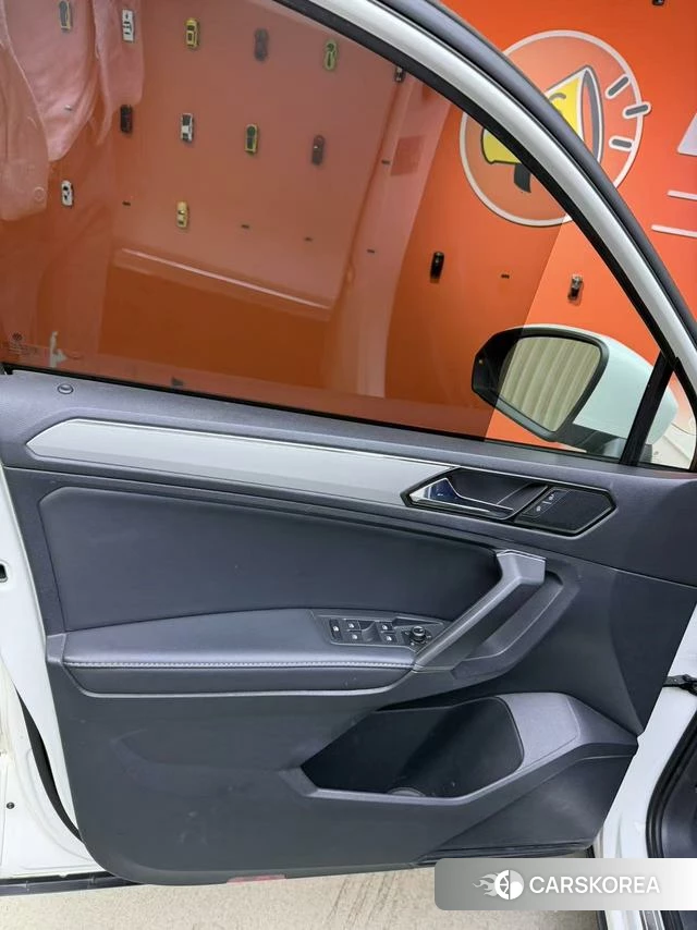 Volkswagen Tiguan L id 4253523 из Китая 12