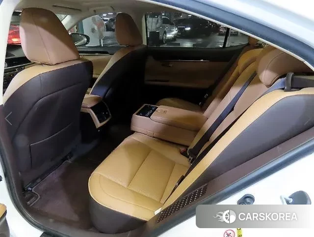 Lexus New ES300h id 3647414 из Кореи 17