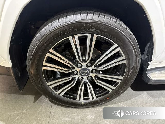 Lexus LX id 4291548 из Китая 21