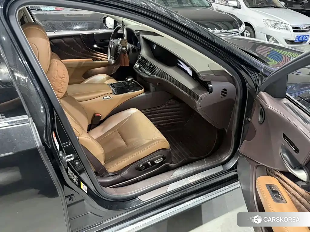 Lexus LS id 4600684 из Китая 7
