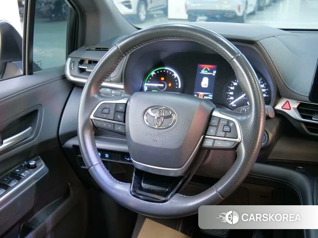 Toyota Saina id 4290601 из Китая 16