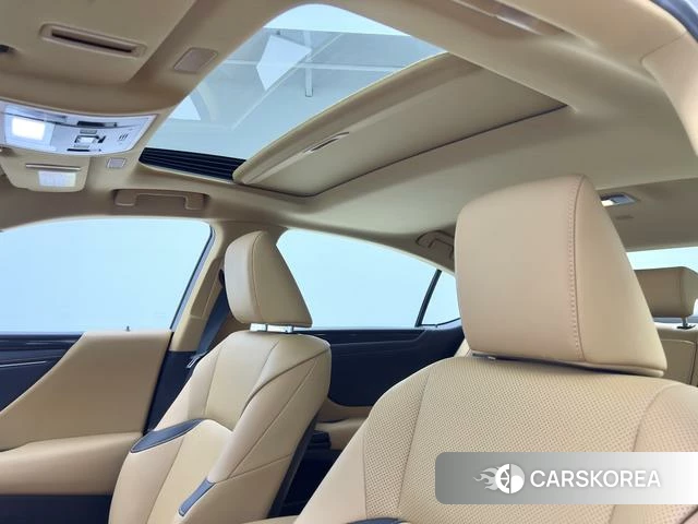Lexus ES id 4348856 из Китая 17